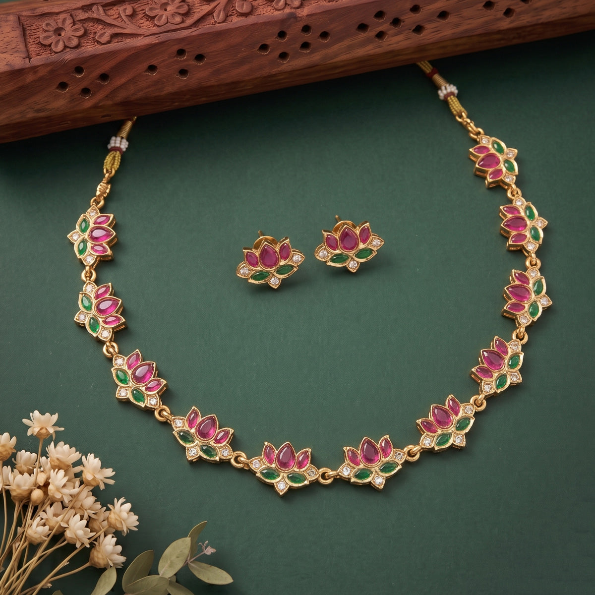Kemp Stone Lotus Necklace Set