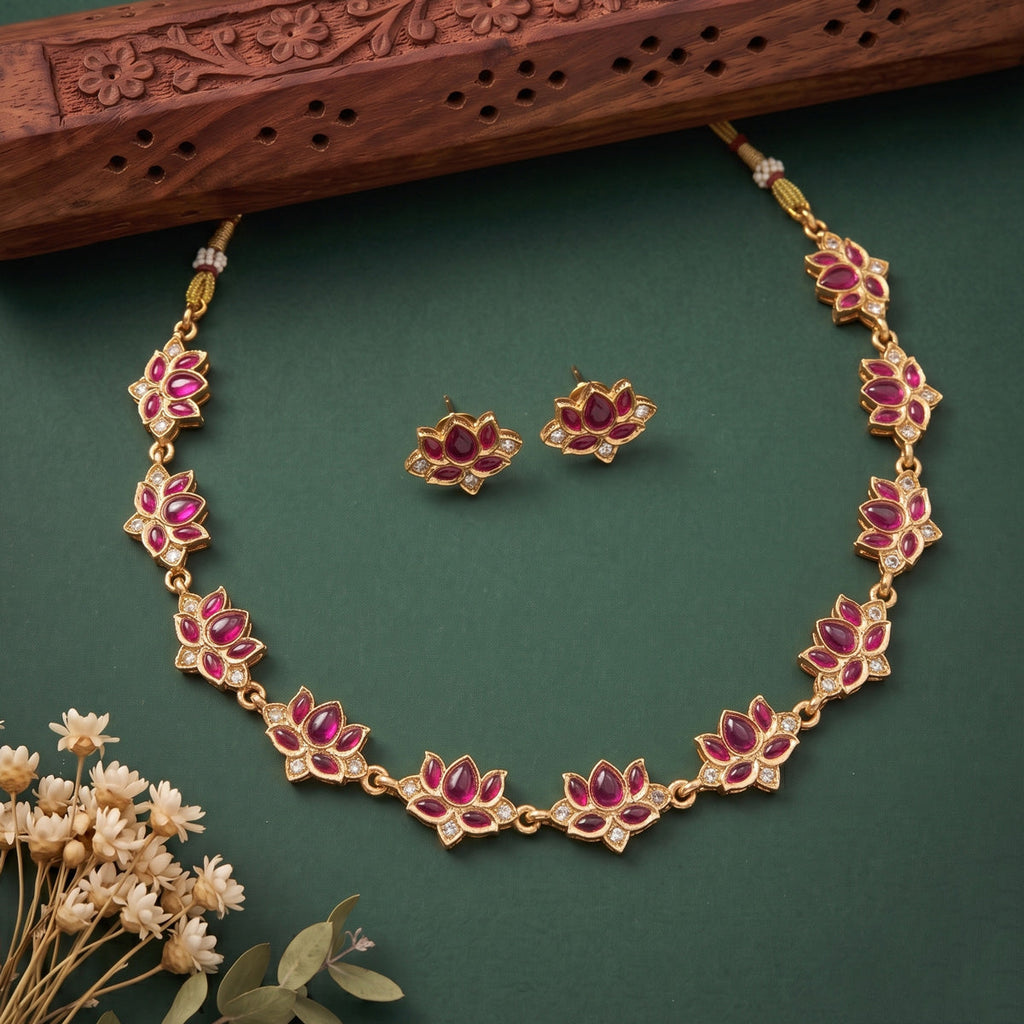Kemp Stone Lotus Necklace Set